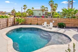 Crooked Cabin With Private Pool - Image 2