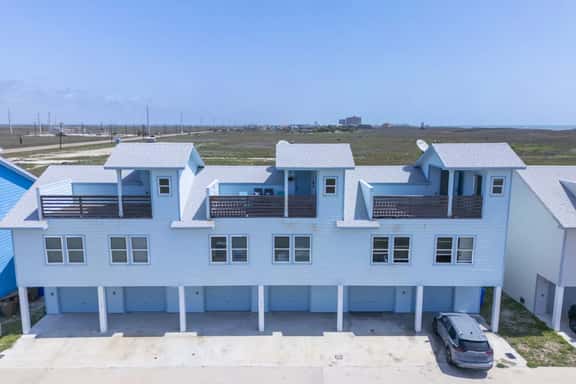 JJ's Rays & Bays Beach Retreat - Image 1