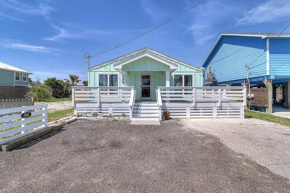 Sea Glass Cottage with ample outdoor seating - Image 2