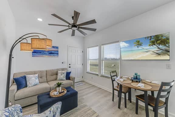 JJ's Rays & Bays Beach Retreat - Image 5